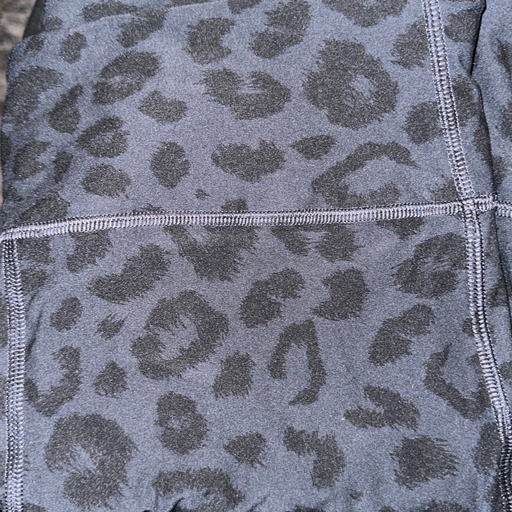 🆕 LEOPARD LEGGINGS🆕 - Picture 7 of 8